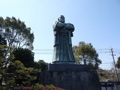 空港に行くにはまだ少し早かったので、西郷公園へ行ってみることに。
無料で入れます。てか、無料でなかったら行かなかったけど・・・。

人物の銅像としては、日本最大だそうです。
