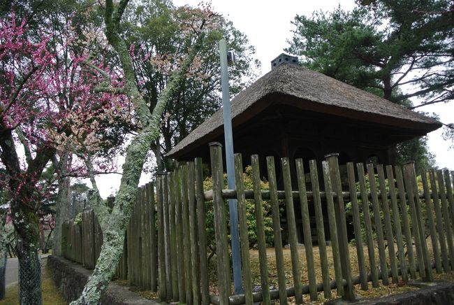 円窓亭<br /><br />鎌倉時代の建物がここに普通に佇んでいるなんて、やはり奈良は凄いです。