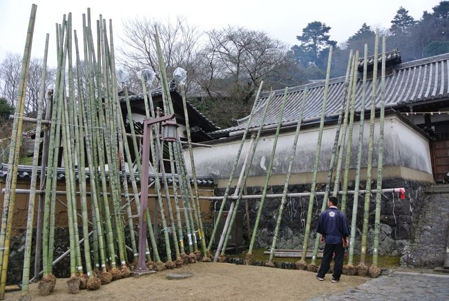 お松明の準備でしょうか？