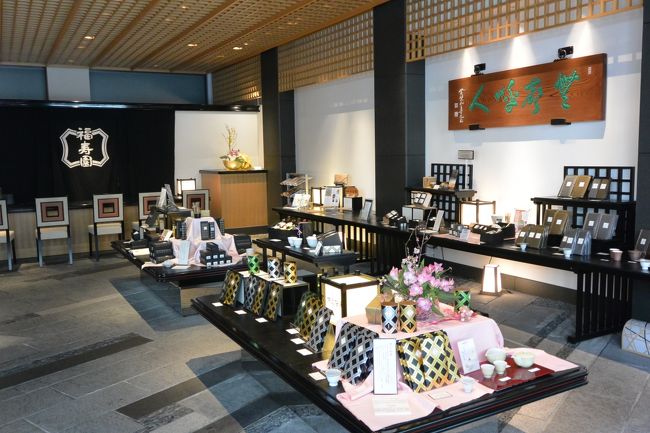 １階にはお茶が売っています。