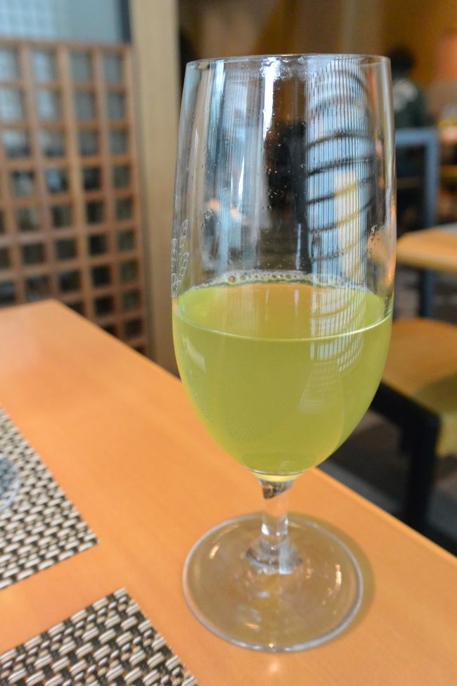 お茶屋さんですからね〜<br />お茶が美味しいよ〜♪<br /><br />コレは無料のお茶ですよ(笑)