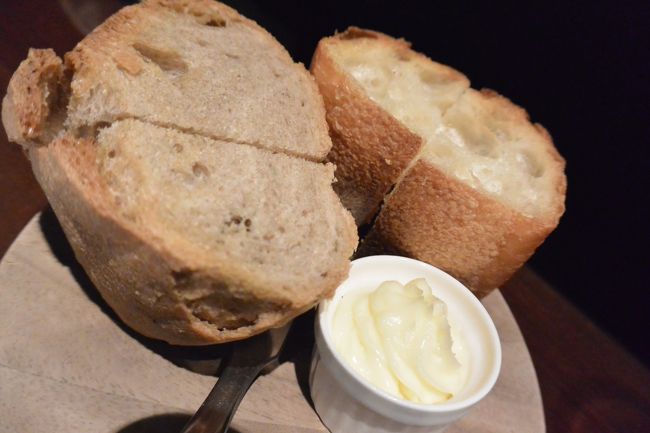 席料が３００円だけど、<br />１００円追加でパンに出来るので<br />今回もパンにしたんだけど〜<br /><br />二人してあまりお腹すいておらず<br />テンションの低い私達（笑）