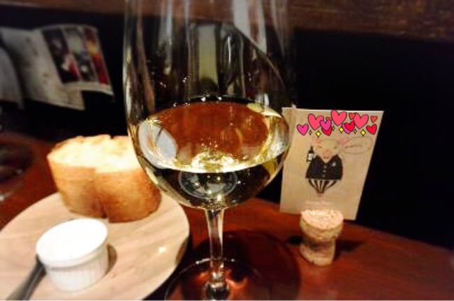 でも飲まずにはいれない二人^^;<br />お魚料理に合わせて白ワインを注文！<br /><br />９８０円なり！