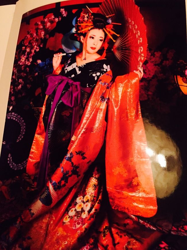 何ポーズ位かな〜！？<br />３０枚位撮ってくれたかな？<br /><br />その中から好きな写真を選んでアルバムに<br />してくれます。<br /><br />プランは一番安いプランで、<br />２Ｌ判の写真３枚をアルバムにしてくれて、<br />１１,０００円なり！