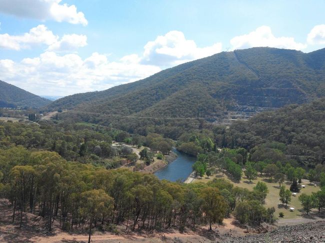 ダムから見た景色。何か日本ぽい。