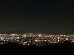 知人の車で、将軍塚という夜景がきれいな所へ行きました。
京都全体が一望できました。
とても空気が澄んでいてオリオン座もみれました。