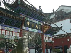 入り口でお金がかかるのかと思って身構えていたら係りのおじさんに何か言われたんだけど、全く言葉がわからなくて・・・ぼ〜っとしていたら入れって。何かノートのようなものがあったから住所とか名前を書くのかな？