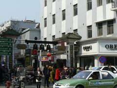 予定通りランチをしに戸部巷にやって来ました。最初ホリデーインからタクシーに乗った時、古琴台の方へ戻ったので遠回りされたのかも？って思いましたが、どうやら道路の構造上迂回しないと橋に行けないようでした。タクシーの運転手さんは特に愛想がいいわけじゃなかったけど、無事に着けたのでホッとしました。