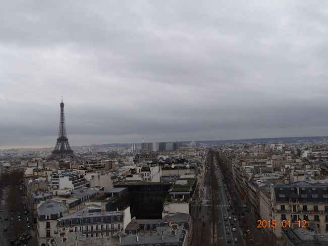 凱旋門の真横側のクレベール通り。