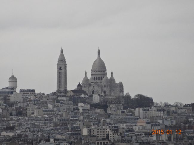 ズームすれば、サクレクール寺院も見えます。