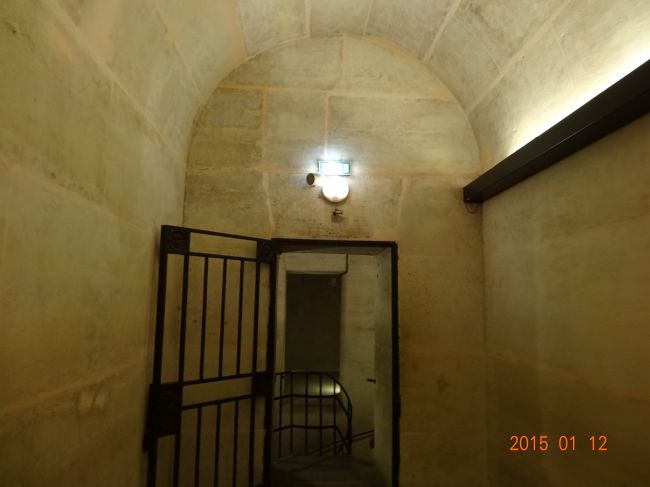 上りとは反対側から下ります。