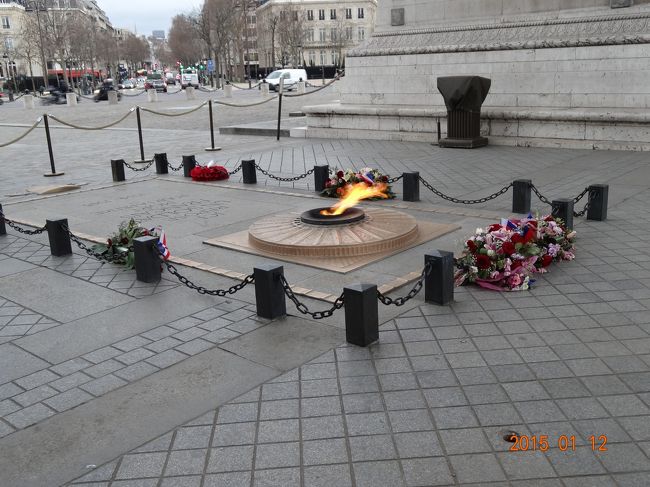 もうあまり時間が無くて４５分ほどの凱旋門観光でしたが、滞在したペニンシュラパリからすごく近い所にあるので、もし上ることが出来なかったら本当に悔やまれるところだったので、最後の最後に上れて本当に良かったです。