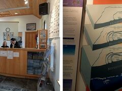 イニシュモア島巡りツアーのミニバスで30分ほどゆっくり走って着いたのは、島の西寄りにあるドン・エンガスの入口。

ドン・エンガスはイニシュモア島最大の見所で、断崖絶壁の上に残る古代の砦の名。
ここでは下車して各自チケット（4ユーロ/人）を買い、徒歩で向かいます。
このビジター・センターからドン・エンガスまでは片道約1km。

ビジター・センターではドン・エンガス関連展示が多少あるほか、小さいお土産屋さん、カフェ、トイレもあって休憩も可能です。

ミニバス・ツアーで行くと、運転手さんが次の出発のための集合時間を告げるので、よく聞いて厳守しましょう。