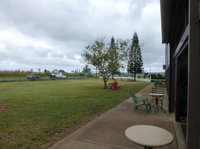 グリーンワールドコーヒーファーム<br />ここも、「憲SUNのハワイ」で見た場所です。<br />店内はお客様で満員でした。<br />母さんは試飲で美味しかったコーヒーを、私はカウンターにあったチョコを買いました。<br />