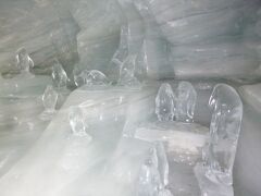 氷のトンネル。流石に寒い。