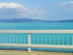 古宇利島へー！！橋の横に見える海がー！青いー！！さすが沖縄(*'▽')
2月末の東京は寒かったけど、沖縄は汗ばむ陽気だった。