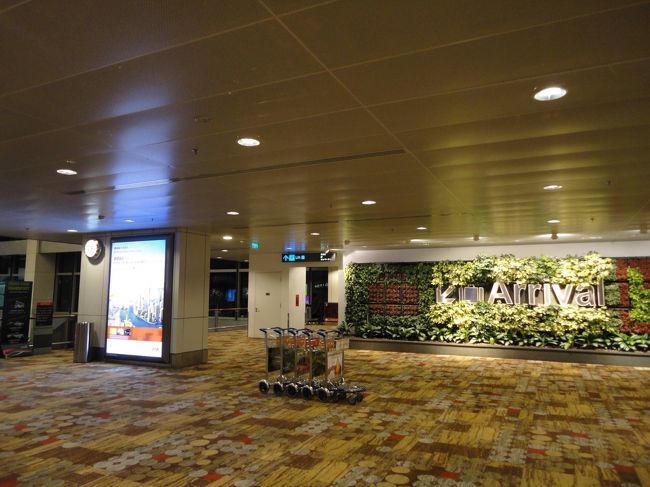 今回はホテルに泊まれるんです！<br /><br />さっさと入国しちゃいましょ！<br /><br /><br /><br />ここで不安なのは、4か月前に2週連続1day tripを2回もしておきながら、係官がスルーしてくれるかどうかでした。