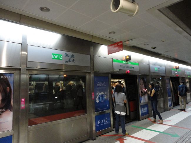 ブギス駅でダウンタウン線に乗り換えて、チャイナタウンへ向かいました。<br /><br />チャイナタウン駅から宿泊予定のフラマシティセンターまでは徒歩3分程度でした。<br /><br /><br />ロビーは2階で、スーツケースなどの荷物預かりは1階にありました。<br />駅からホテルは直結していません。<br /><br />People's Park Centreを経由すれば暑さはあまり感じません。<br />People's〜とホテルは2階で直結しています。