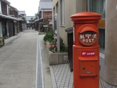 御手洗地区古い街並の中心にある郵便局横の丸型ポスト(２０１５年１２月３１日)