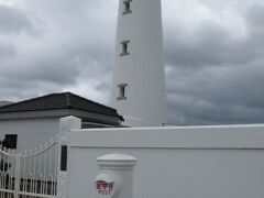 犬吠埼灯台の白い丸型ポスト(２０１２年１２月２９日)