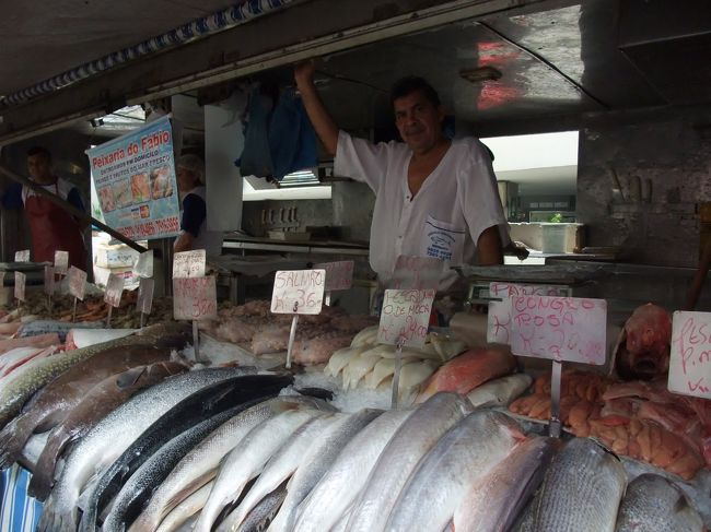 魚屋さん。<br />海の街なので魚はどれもおいしそうでした。