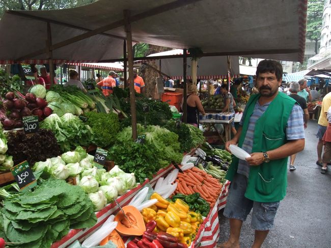 八百屋さん<br />どれも新鮮そうでした。