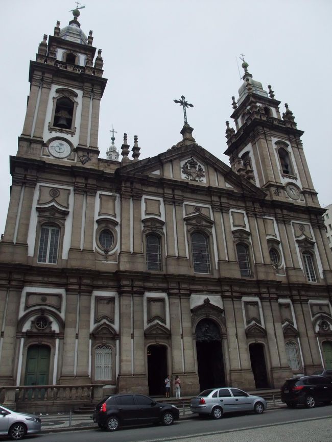 ここから市内の観光へ。<br />今回移動はすべてタクシーを利用しました。地下鉄などの利用も考えましたが、出発前に４トラの投稿を参考にさせていただき、地下鉄は避けたほうが良いとの意見が多かったので結局地下鉄は利用しませんでした。<br /><br />まずはカンデラリア教会へ。