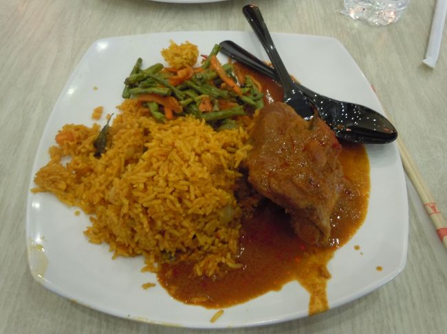 何とか売れ残りの料理にありついた。