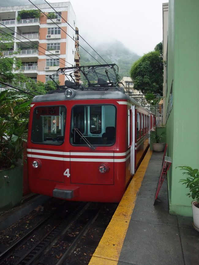 この日は夜の便で日本に帰ります。<br />その前にリオデジャネイロ観光３日目へ出発。<br /><br />まずは前日故障でケーブルカーが運休していたコルコバードの丘へ。<br />この日はちゃんと運行していました。