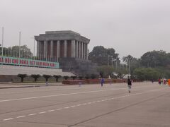 　有名な観光スポットなのに、ほとんど観光客らしき人影はありません。
　どこに行ったらよいのだろう？
　あまりに広すぎて途方にくれてしまいます。