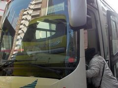 松戸駅前で、観光バスに乗車。