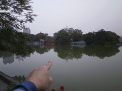 せっかく来ましたので、取りあえずあそこの島まで行ってみましょうか(・〜・)=333。