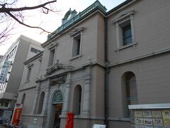 平日でなければ内部が見れない郵便局。
日本全国で現役で使われている一番古い局舎なんだとか。

建物自体は1900年建築のもの。