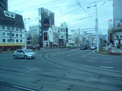 高知空港から、連絡バスにて、はりまや橋を経由し、高知駅へ。