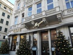 Cafe Mozartはウィーンでも歴史のある有名なカフェでイギリス映画「第三の男」にも登場するのだそうです。