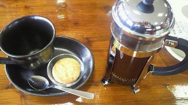 霧降高原で　コーヒー休憩<br />パーコレーターのコーヒーで<br />たっぷり２杯<br />そとの景色や　店内の高原植物の写真をみて<br />ゆっくりとした時間をすごしました