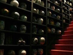 　今宵は、サンチャゴゲストハウスに泊まります。
　昨晩のゲストハウスが和風なら、こちらは完全に外国しています。
　全般におおざっぱですね。

　相方は、最初は、こんなところに泊まるなんてと不満そうでしたが、後半は興味が勝ったようで、けっこう馴染んで外国の女性と話し込んだりしていました。
　まずまず、清潔です。

　宿泊客の６割は欧米系の若者でした。
　ただ、意外にもみんなお行儀が良くて静かです。
　良い意味で、肩すかしを食らったかたち。