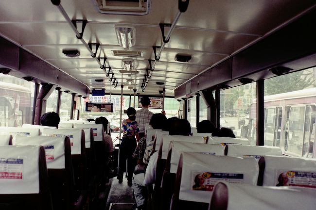 ソウルの バスに 乗りました。およそ100k で 走行します   怖いです。   朝鮮総督府に 会う為 だけの   韓国 旅 でした。しかし 食べ物は 本当に美味しかったな〜。また 行こ