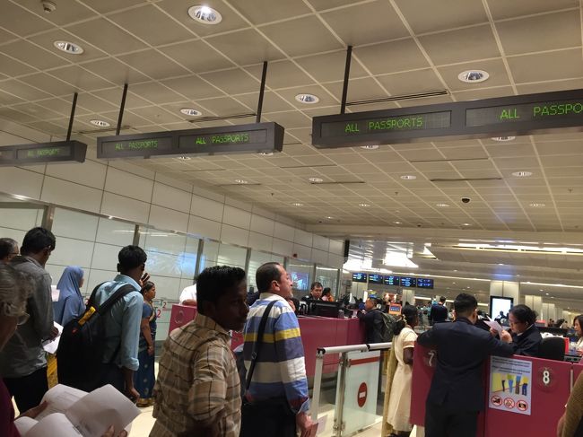 今回もターミナル２に到着．ここの入国審査はいつもスムーズ．前回の鼻歌歌いながらスタンプ押してくれたお兄ちゃんにはあえなかった.息子が空港まで車で迎えに来てくれたので、そのまま息子のマンションへ．