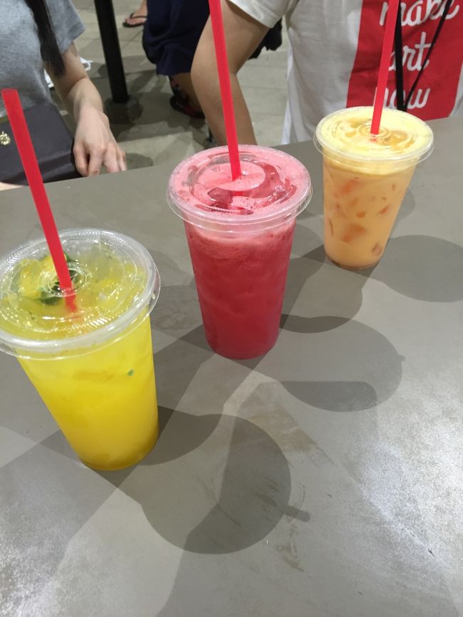 左から、ライムジュース、スイカジュース、オレンジジュース．この中ではスイカジュースがベスト．