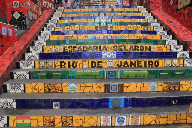 次にセラロンの階段