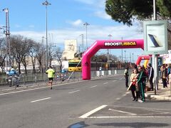 リスボンマラソンをやってました
そのせいかランナーと応援で混み合ってました