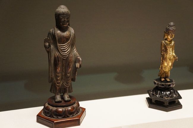 如来立像（左） 薬師如来立像 （右）（統一新羅時代・8世紀）