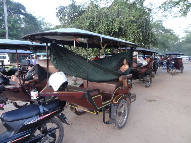 ハンモックに寝ている運転手さん達。寝心地よさそう〜(*‘∀‘)