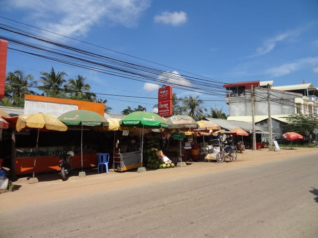 途中の町並み。地元の人の景色を見れただけでもトゥクトゥクをチャータして良かった。風が本当に気持ちよいし、汗も吹っ飛ぶ感じでした。