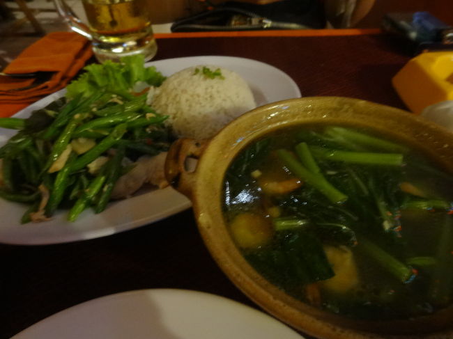 最後の夕食。空芯菜炒めが絶品〜！！クメール料理本当においしかった〜(*^^*)いつまた食べられるかな。