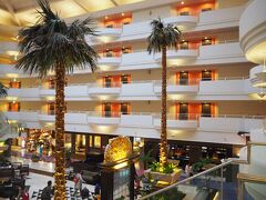 ホテルの２階で通じている隣りのホテル。

沖縄かりゆしビーチリゾート･オーシャンスパ。