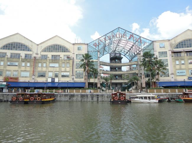 川の途中でUターンします。<br /><br />なので、写真を撮り忘れることはないと思います。