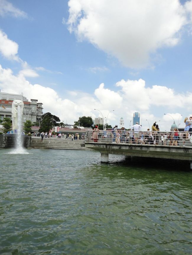 乗船できるからこそ、撮れる写真！<br /><br /><br />マーライオンを真正面から見ることです！<br /><br /><br /><br /><br />まぁ撮れたところで正面だと分かりにくいったらありゃしない(笑)<br />