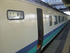 元旦の朝６時20分東京駅発の上越新幹線に乗り込んで長岡駅まで行きます。そこから快速くびき号新潟行に乗り換えます。